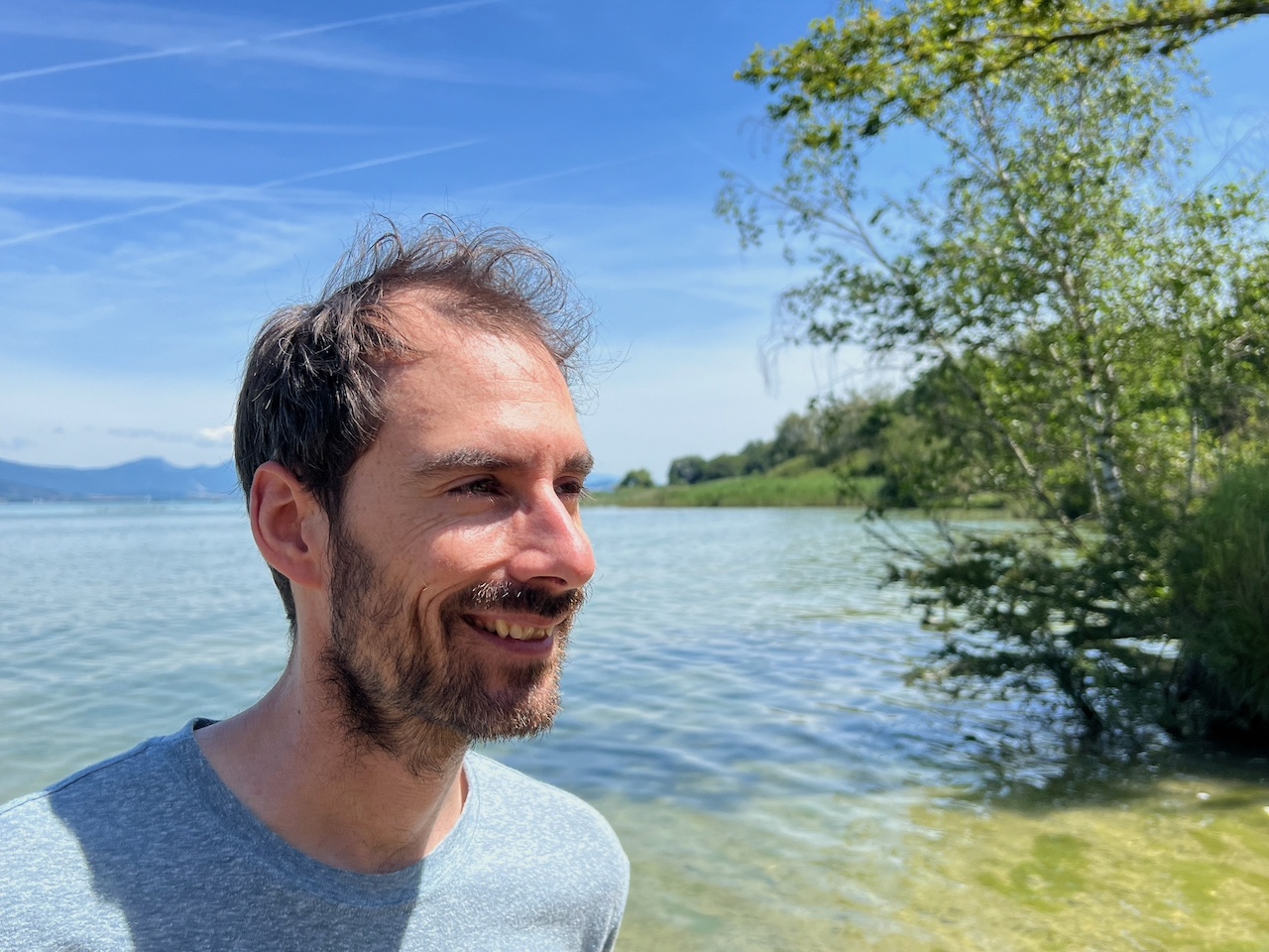 Cédric Vonlanthen by the lake